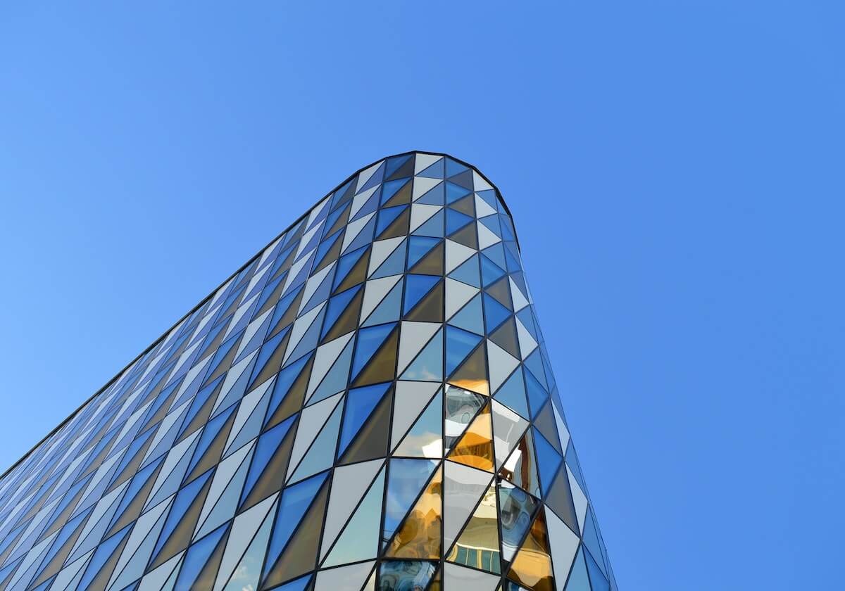 九游：把游戏世界装进指尖的一站式体验