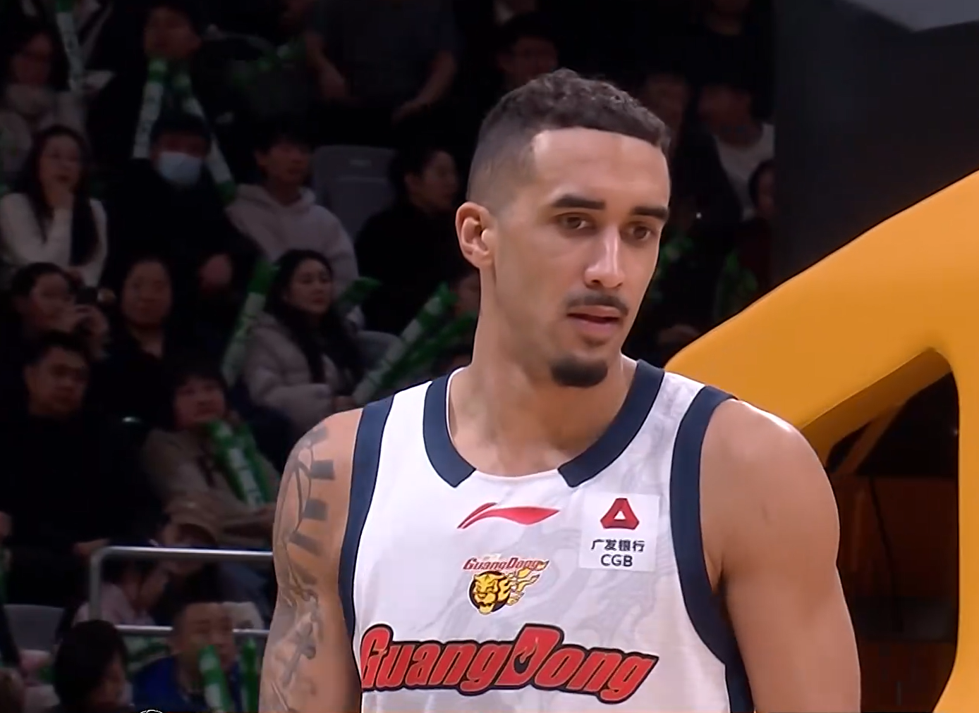 足球篮球比分-广东名记质疑CBA裁判：广东队做不行，为何其他球队做就可以